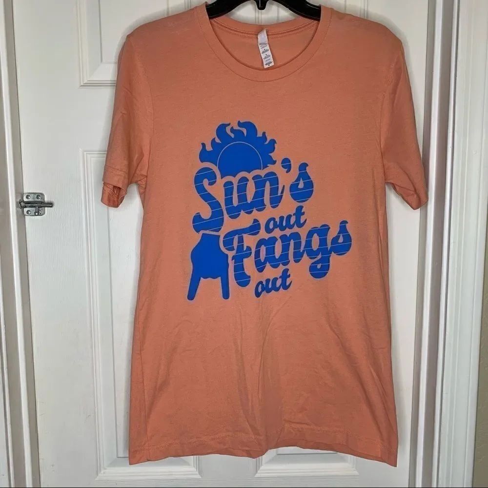 Suns Out Fangs Out Graphic Tee 100% Cotton Size M